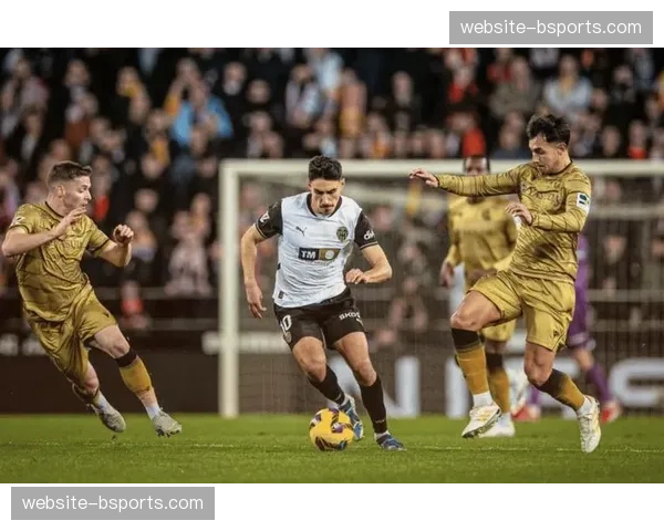 半场战报:瓦伦西亚1-0塞维利亚,杜罗开场闪击破门 半场战报:瓦伦西亚1-0塞维利亚,杜罗开场闪击破门