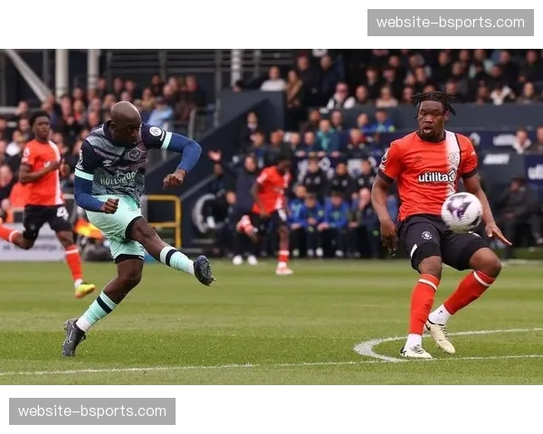 伯恩利1-1战平卢顿,前者保级仅存理论希望 伯恩利1-1战平卢顿,前者保级仅存理论希望